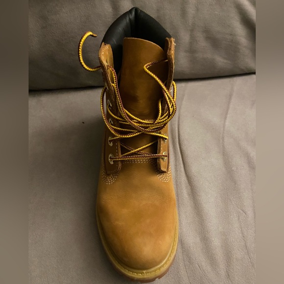 Like new Timberlands size 6 - Picture 1 of 5